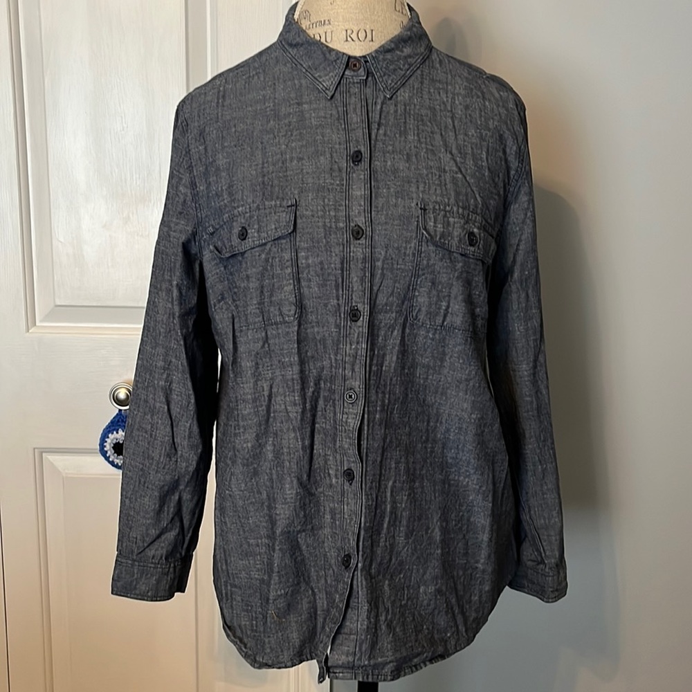 Old Navy Chambray Button Down Shirt